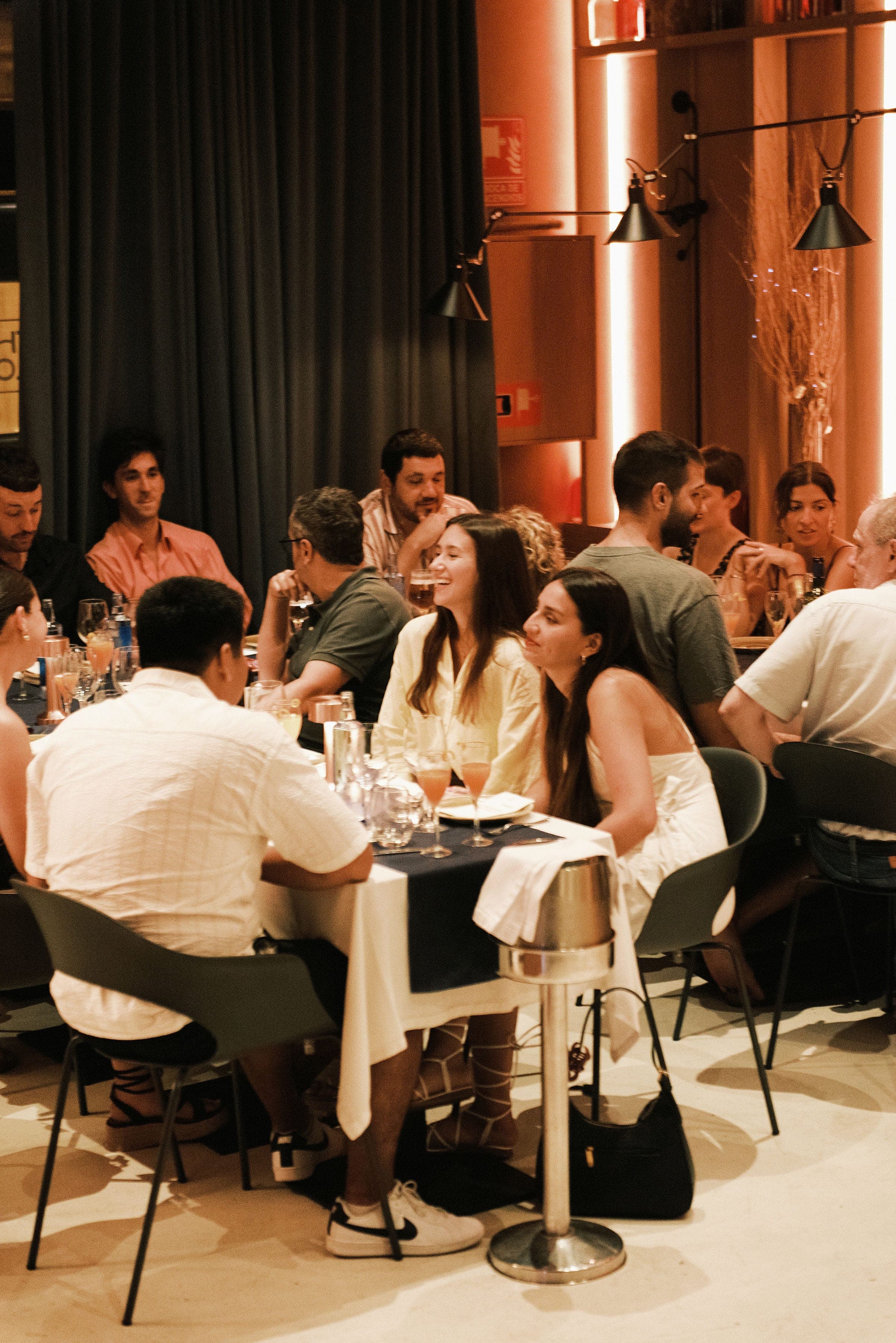 La sala de The Lot durante el servicio